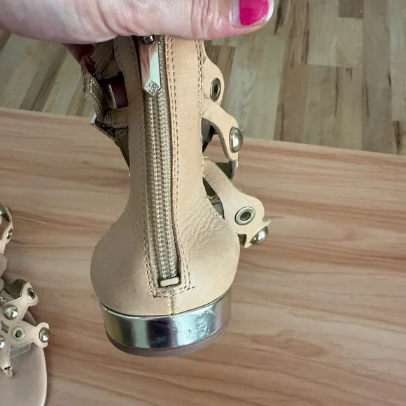 Sam Edelman Tan & Gold Metal Detail Boho Eclectic Desi Gladiator Sandals - Picture 9 of 13